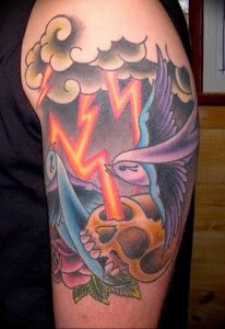 фото тату молния от 26.04.2018 №023 - lightning tattoo - tattoo-photo.ru