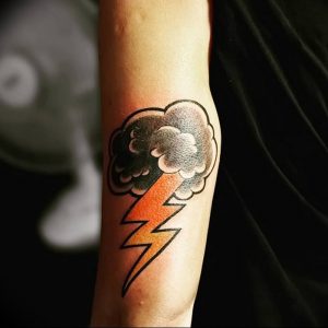 фото тату молния от 26.04.2018 №026 - lightning tattoo - tattoo-photo.ru