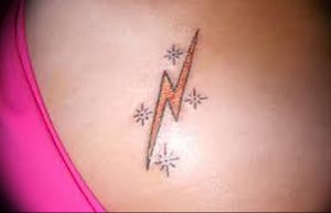 фото тату молния от 26.04.2018 №035 - lightning tattoo - tattoo-photo.ru