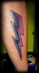 фото тату молния от 26.04.2018 №039 - lightning tattoo - tattoo-photo.ru