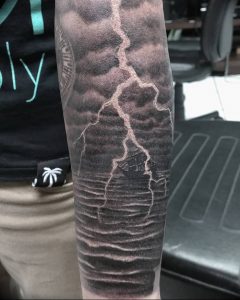 фото тату молния от 26.04.2018 №047 - lightning tattoo - tattoo-photo.ru