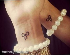 фото тату бантик 24.12.2018 №032 - photo tattoo bow - tattoo-photo.ru