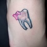 фото тату зуб 23.12.2018 №041 - photo tattoo tooth - tattoo-photo.ru