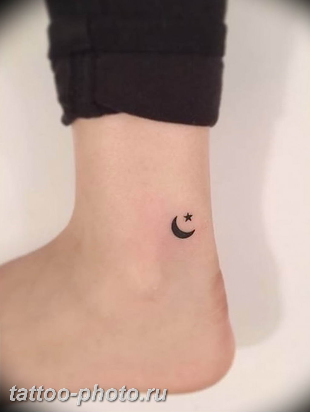 Тату которые держатся месяц. Тату которые держатся месяц. Тату которые держатся месяц. Тату на щиколотке полумесяц. Татуировки которые держатся месяц.