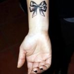 фото тату бантик 24.12.2018 №209 - photo tattoo bow - tattoo-photo.ru