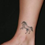 фото тату лошадь 24.12.2018 №113 - photo horse tattoo - tattoo-photo.ru