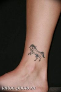 фото тату лошадь 24.12.2018 №113 - photo horse tattoo - tattoo-photo.ru