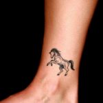 фото тату лошадь 24.12.2018 №144 - photo horse tattoo - tattoo-photo.ru