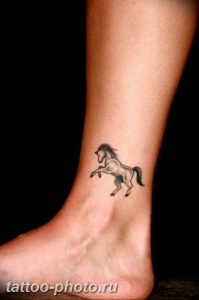 фото тату лошадь 24.12.2018 №144 - photo horse tattoo - tattoo-photo.ru