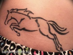 фото тату лошадь 24.12.2018 №302 - photo horse tattoo - tattoo-photo.ru