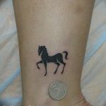 фото тату лошадь 24.12.2018 №353 - photo horse tattoo - tattoo-photo.ru