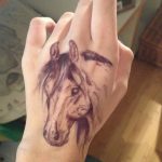 фото тату лошадь 24.12.2018 №361 - photo horse tattoo - tattoo-photo.ru