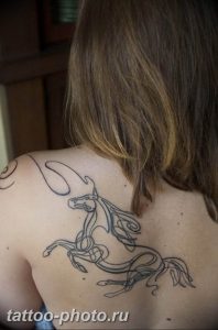 фото тату лошадь 24.12.2018 №404 - photo horse tattoo - tattoo-photo.ru