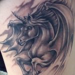 фото тату лошадь 24.12.2018 №443 - photo horse tattoo - tattoo-photo.ru