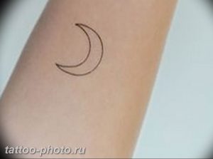 фото тату полумесяц 22.12.2018 №001 - crescent tattoo photo - tattoo-photo.ru