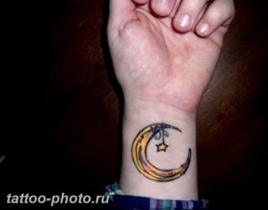 фото тату полумесяц 22.12.2018 №047 - crescent tattoo photo - tattoo-photo.ru