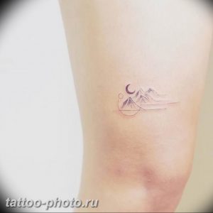 фото тату полумесяц 22.12.2018 №058 - crescent tattoo photo - tattoo-photo.ru