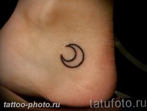фото тату полумесяц 22.12.2018 №061 - crescent tattoo photo - tattoo-photo.ru