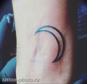 фото тату полумесяц 22.12.2018 №072 - crescent tattoo photo - tattoo-photo.ru