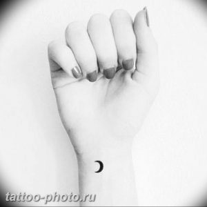 фото тату полумесяц 22.12.2018 №082 - crescent tattoo photo - tattoo-photo.ru