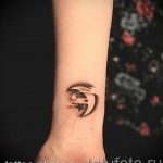 фото тату полумесяц 22.12.2018 №089 - crescent tattoo photo - tattoo-photo.ru