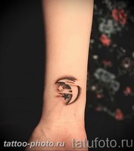 фото тату полумесяц 22.12.2018 №089 - crescent tattoo photo - tattoo-photo.ru