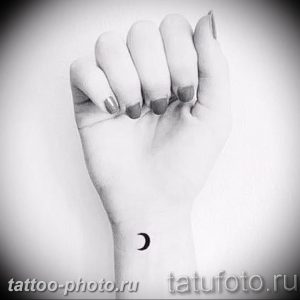 фото тату полумесяц 22.12.2018 №097 - crescent tattoo photo - tattoo-photo.ru