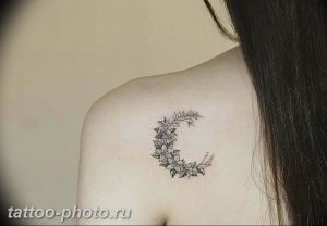 фото тату полумесяц 22.12.2018 №112 - crescent tattoo photo - tattoo-photo.ru