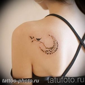 фото тату полумесяц 22.12.2018 №118 - crescent tattoo photo - tattoo-photo.ru