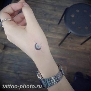 фото тату полумесяц 22.12.2018 №202 - crescent tattoo photo - tattoo-photo.ru