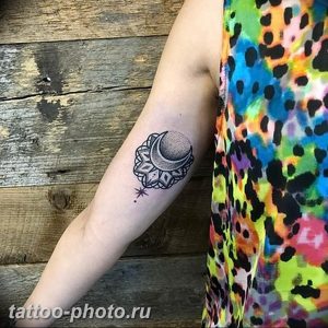 фото тату полумесяц 22.12.2018 №254 - crescent tattoo photo - tattoo-photo.ru