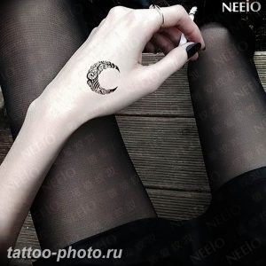 фото тату полумесяц 22.12.2018 №256 - crescent tattoo photo - tattoo-photo.ru