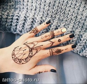 фото тату полумесяц 22.12.2018 №282 - crescent tattoo photo - tattoo-photo.ru