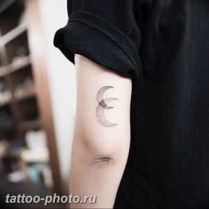 фото тату полумесяц 22.12.2018 №286 - crescent tattoo photo - tattoo-photo.ru