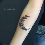 фото тату полумесяц 22.12.2018 №307 - crescent tattoo photo - tattoo-photo.ru