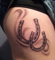 фото тату подкова от 01.06.2018 №001 — horseshoe tattoos — tattoo-photo.ru