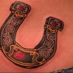 фото тату подкова от 01.06.2018 №075 - horseshoe tattoos - tattoo-photo.ru