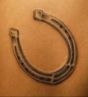 фото тату подкова от 01.06.2018 №119 — horseshoe tattoos — tattoo-photo.ru