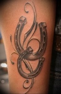фото тату подкова от 01.06.2018 №017 - horseshoe tattoos - tattoo-photo.ru