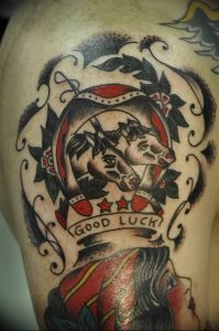 фото тату подкова от 01.06.2018 №028 - horseshoe tattoos - tattoo-photo.ru
