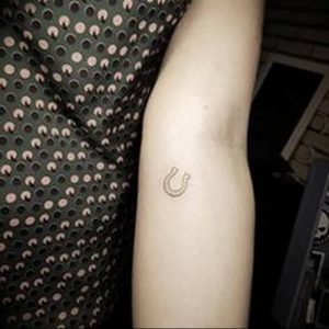 фото тату подкова от 01.06.2018 №051 - horseshoe tattoos - tattoo-photo.ru