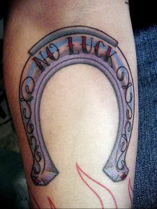 фото тату подкова от 01.06.2018 №073 - horseshoe tattoos - tattoo-photo.ru