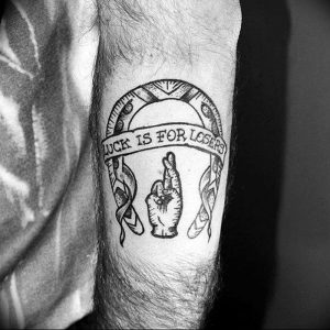 фото тату подкова от 01.06.2018 №109 - horseshoe tattoos - tattoo-photo.ru