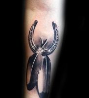 фото тату подкова от 01.06.2018 №115 — horseshoe tattoos — tattoo-photo.ru