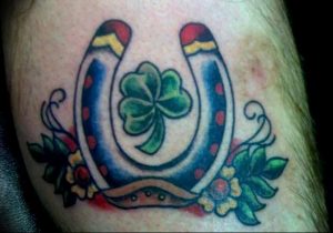 фото тату подкова от 01.06.2018 №118 - horseshoe tattoos - tattoo-photo.ru