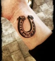 фото тату подкова от 01.06.2018 №123 — horseshoe tattoos — tattoo-photo.ru 234523 2342