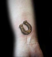 фото тату подкова от 01.06.2018 №123 — horseshoe tattoos — tattoo-photo.ru