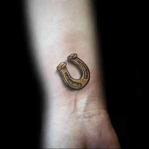фото тату подкова от 01.06.2018 №123 - horseshoe tattoos - tattoo-photo.ru