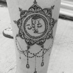 Фото рисунка тату Луна и Солнце 05.11.2018 №083 - tattoo Moon and Sun - tattoo-photo.ru