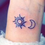 Фото рисунка тату Луна и Солнце 05.11.2018 №086 - tattoo Moon and Sun - tattoo-photo.ru